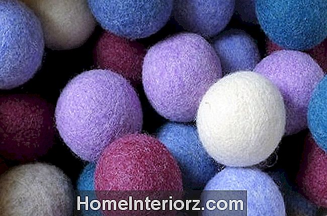 Como fazer bolas de secador de lã para reduzir o tempo de secagem