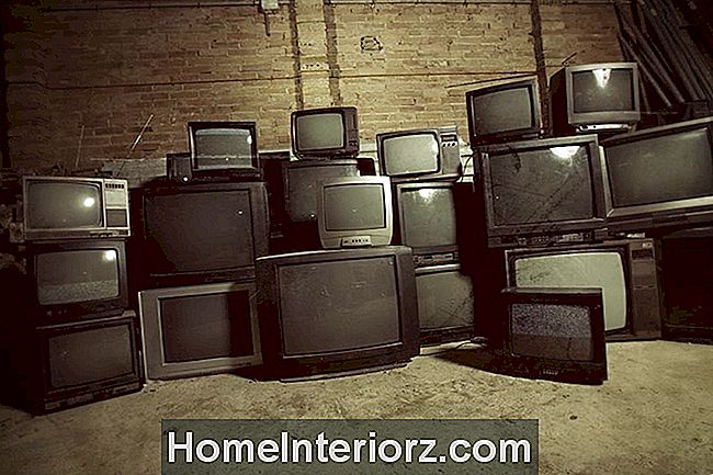 Alte schmutzige Fernseher