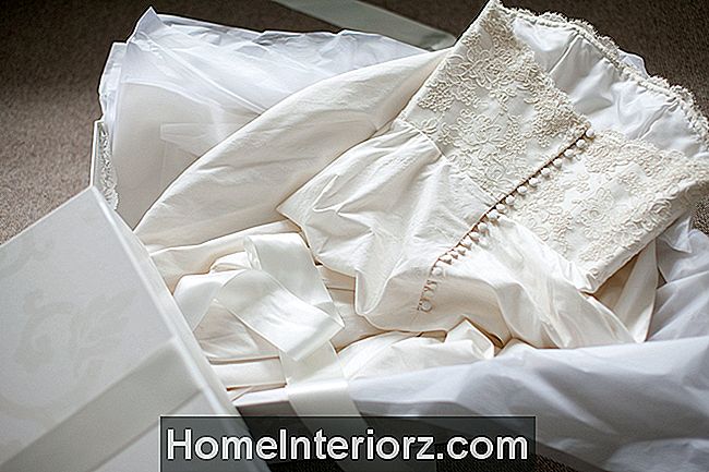 Como limpar, preservar e armazenar um vestido de casamento