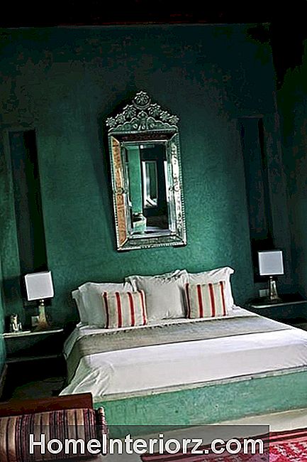 Globaalselt inspireeritud magamistoa värv on roheliselt blokeeritud