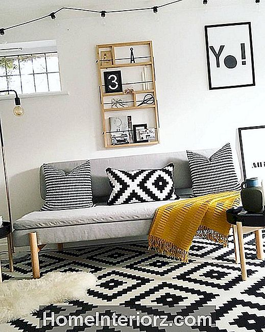 stue med sennep gul og svart og hvitt