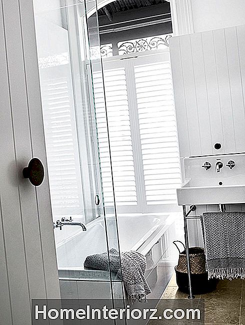 Badezimmer Inspiration klein weiß modern renoviert