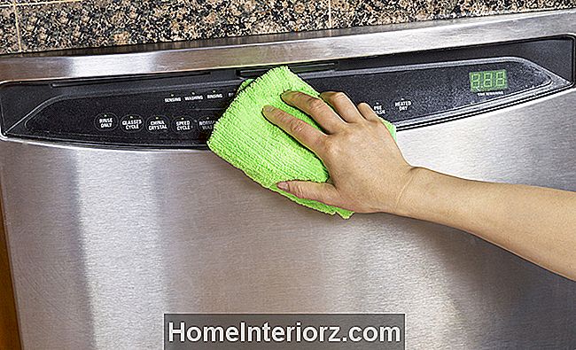 Limpe sua máquina de lavar louça com vinagre e bicarbonato de sódio