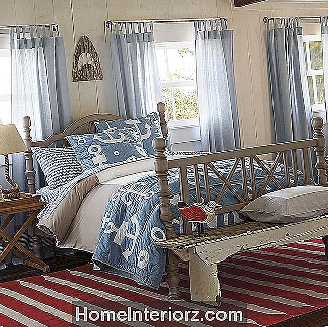 Sarkanās, baltas un zilās guļamistabas dekorēšana
