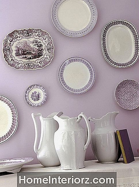 plates_on_wall
