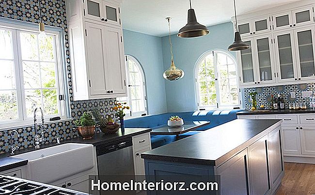 mavi ve beyaz modern mutfak
