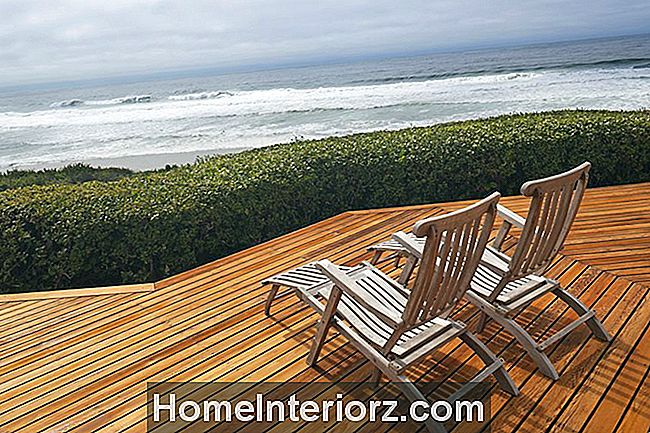 Lounge Chairs e Deck
