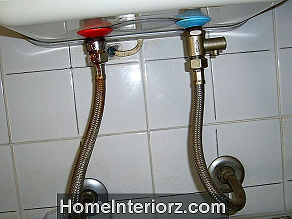 Come sostituire un rubinetto del lavandino di servizio