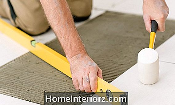 Hoe rubberen vloeren tegels schoon te maken