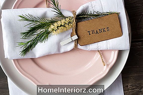 10 Stilfulla, Tasteful Thanksgiving Tabletop Decor Essentials